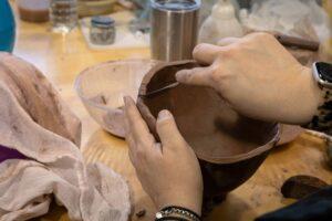 ᏗᏓᏂᏏᏍᎩ ᎦᏓᏆᏟ Didanisisgi Gadagwatli: A Showcase of Pottery from the Mud Dauber Community Workshop at the Museum of the Cherokee People