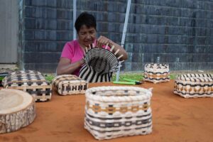 ᏓᏂᏏᏍᎩ ᎦᏓᏆᏟ Didanisisgi Gadagwatli Mud Dauber Pottery Art Market